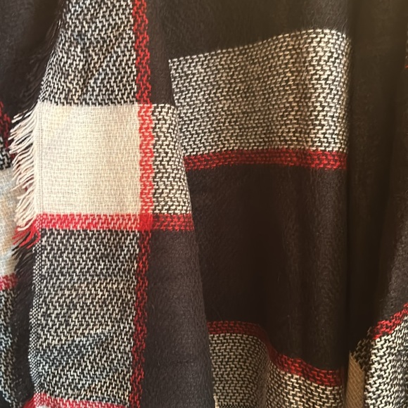 New-no tags- poncho shawl - Picture 5 of 5